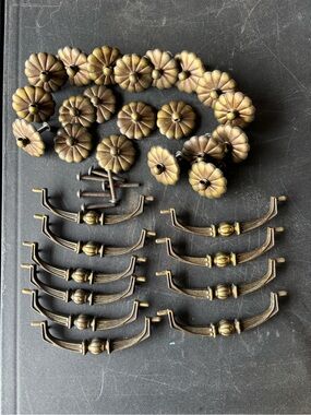 10 vintage cabinet pulls